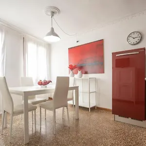 https://santa-maria-formosa-apartment-rr.hotelinveneto.com